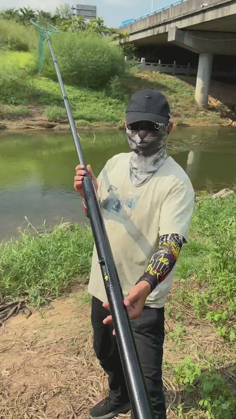 Battery Powered Carbon Fiber Landing Net with Extendable Handle